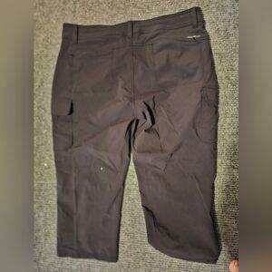 Women's  SIZE 16 Cropped Black Pants